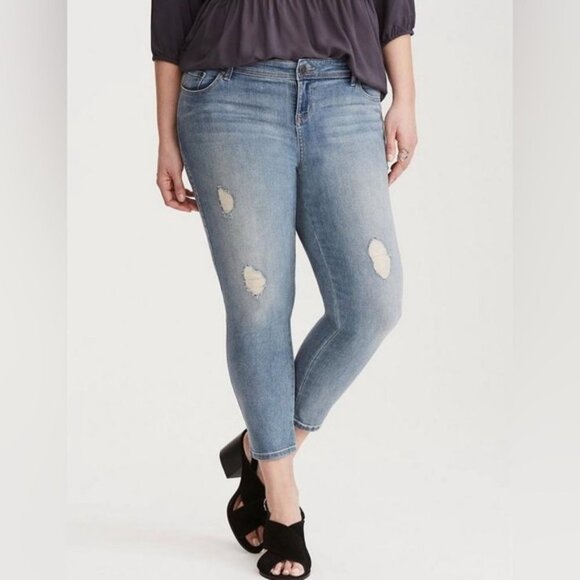 Women’s 12 (14) Cropped Luxe Skinny Jeans - Light Wash with Destruction - Picture 9 of 12